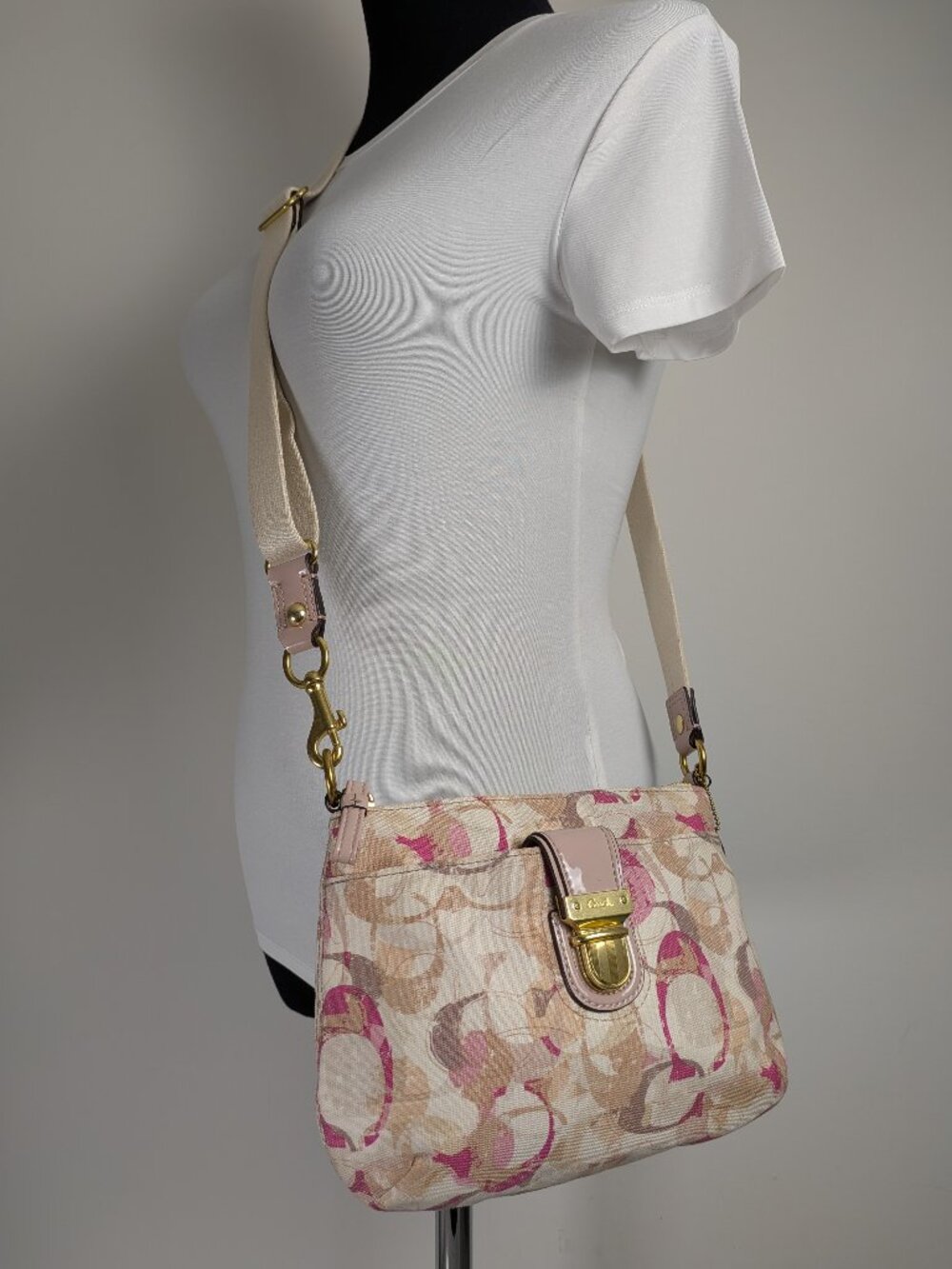Vintage Coach Y2K Pink Khaki Optic Signature Crossbody Bag Gold Buckle Womens